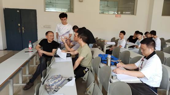 说明: G:\毕业设计\自动化工程系\2021届毕业设计资料\答辩现场\1622422106761.jpg
